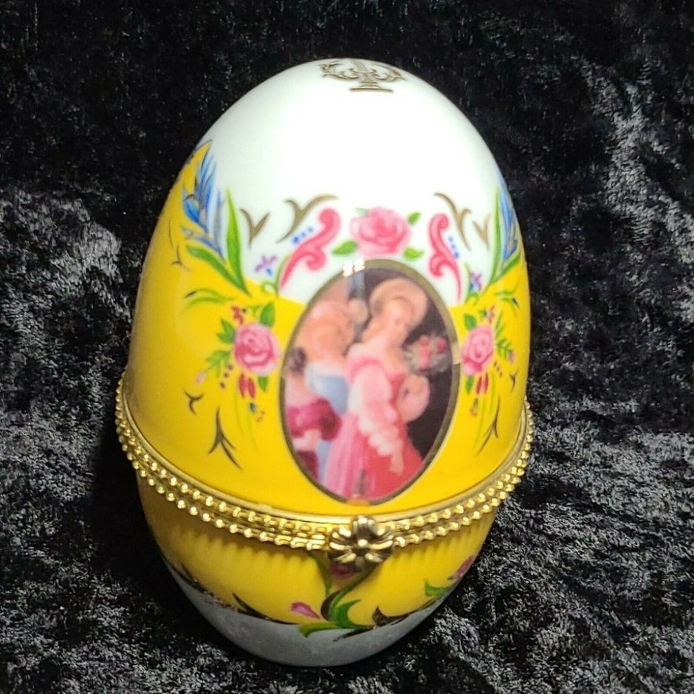 Bal a Versailles Jean Desprez 2003 Porcelain Egg RARE Vintage